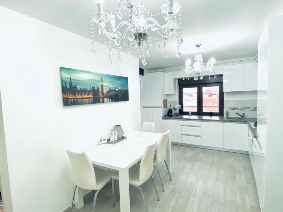 Venetia Apartament - Timisoara Apartment ภายนอก รูปภาพ